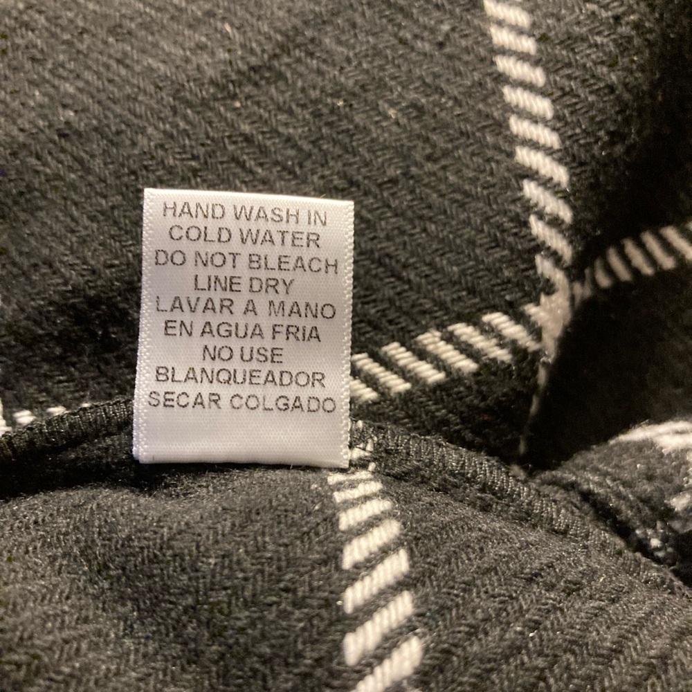 Entro Black and White Cape with Plaid Pattern - Picture 5 of 7